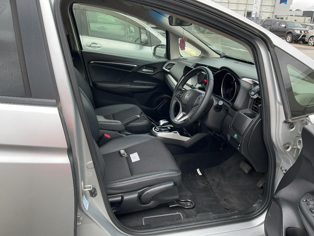 Photo '24' of Honda FIT Photo '24' of Honda FIT