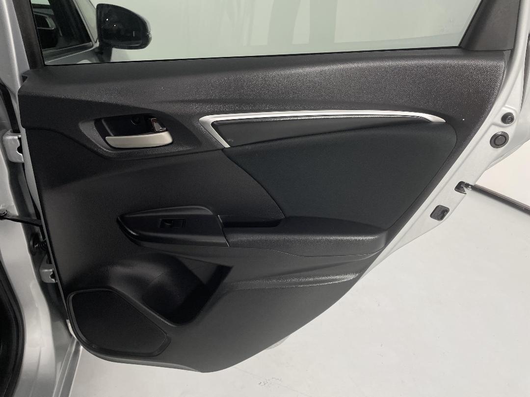 Photo '19' of Honda FIT