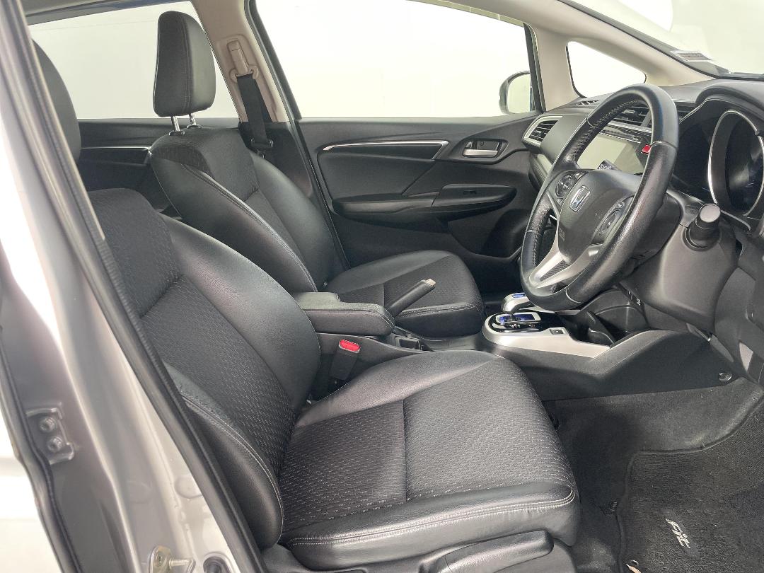 Photo '16' of Honda FIT