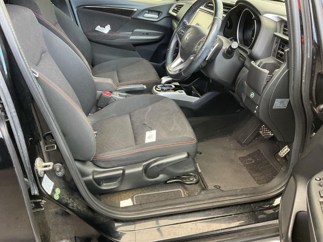 Photo '23' of Honda FIT Photo '23' of Honda FIT