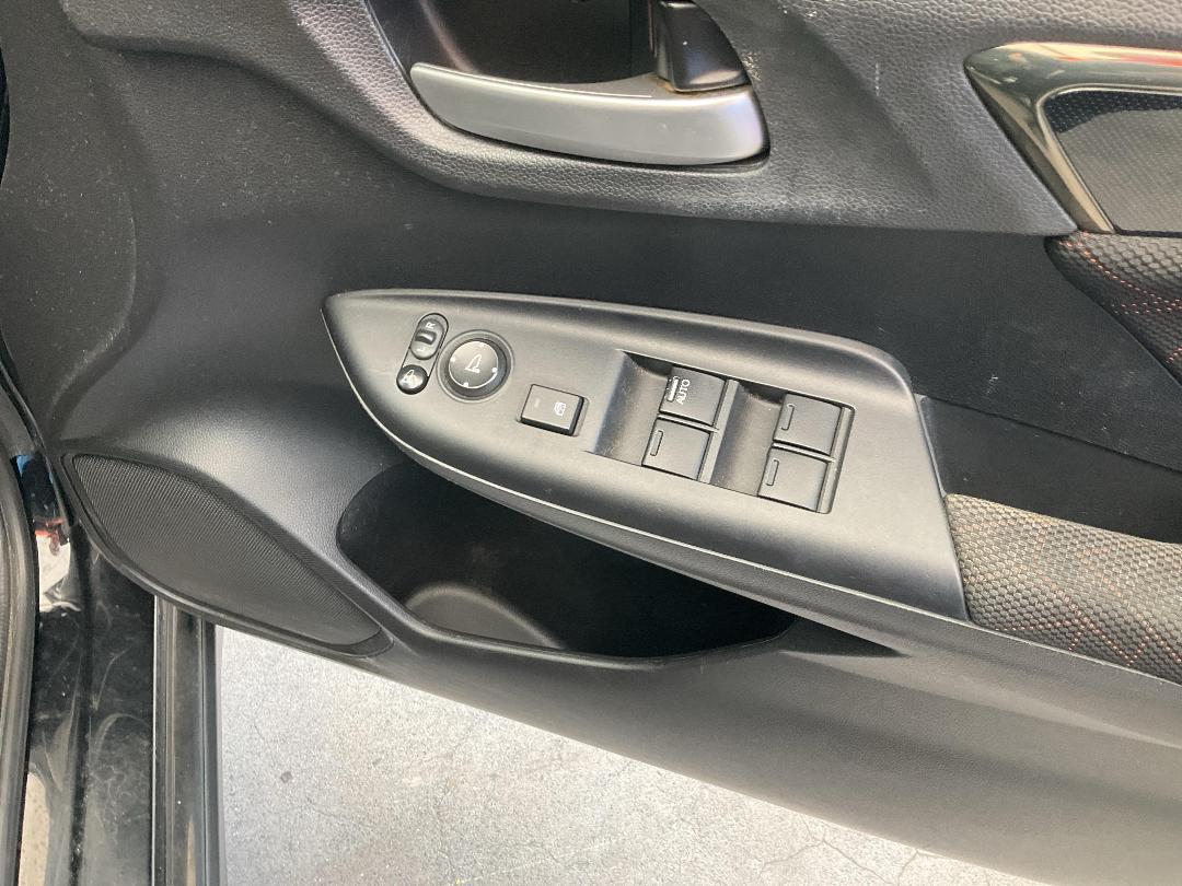 Photo '25' of Honda FIT Photo '25' of Honda FIT