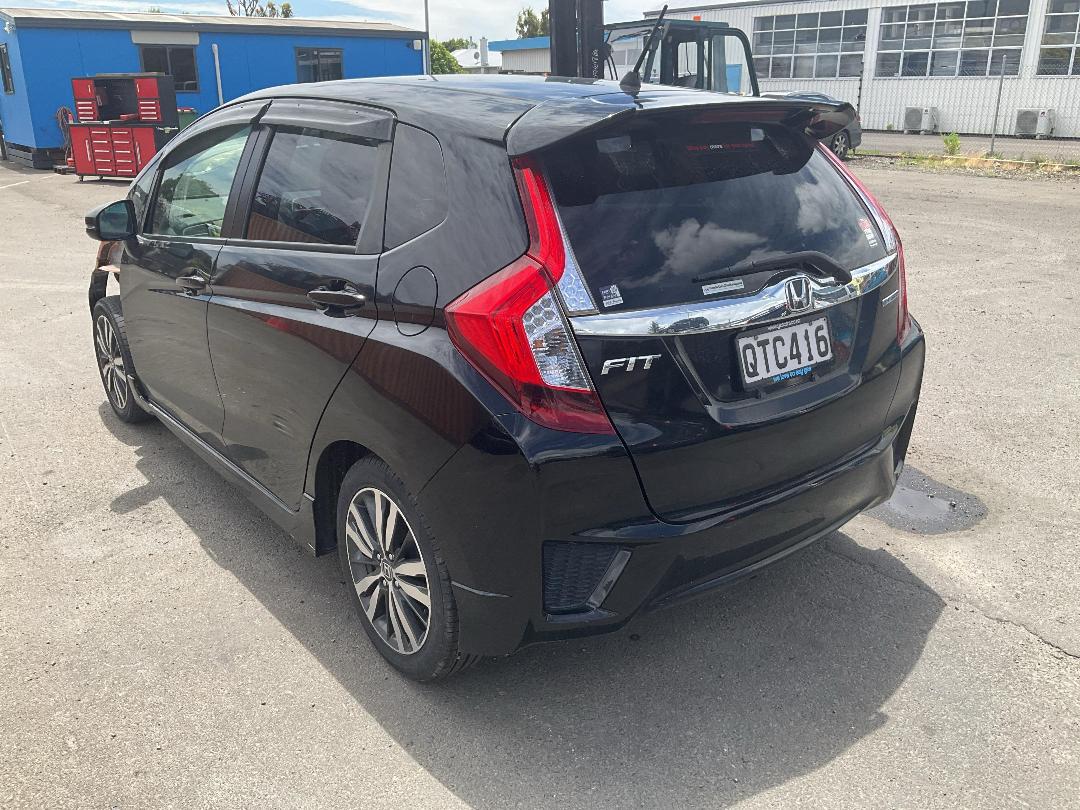 Photo '4' of Honda FIT Hybrid