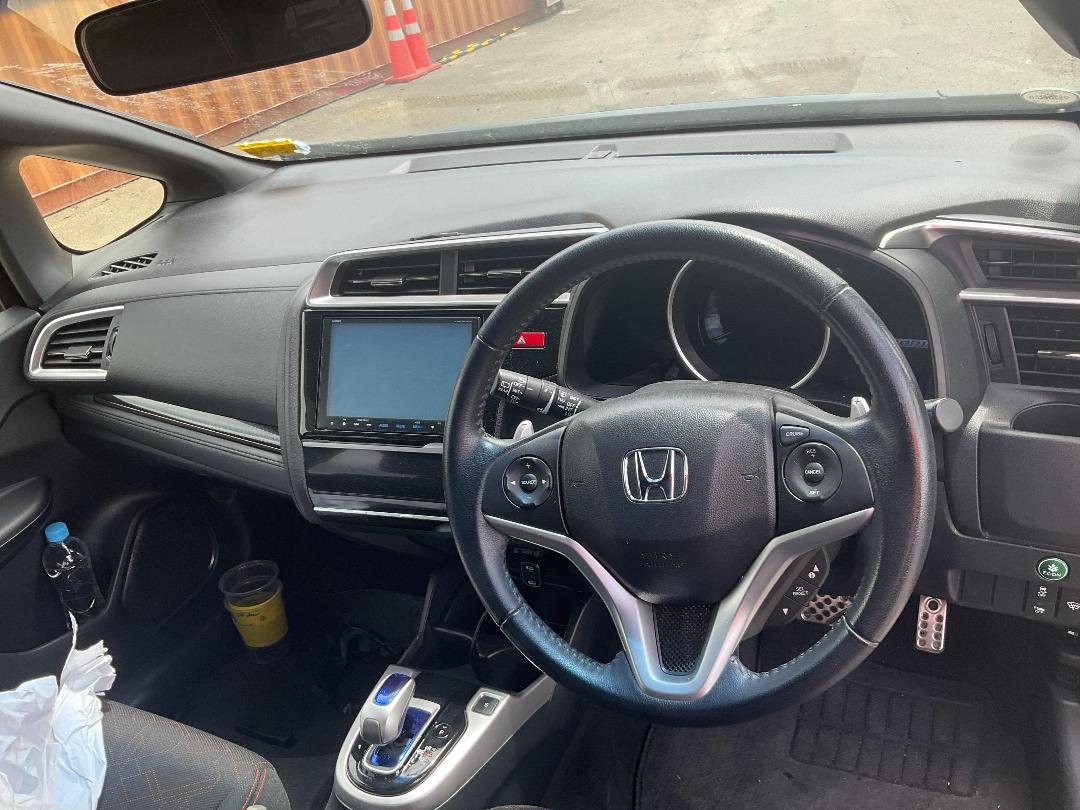 Photo '13' of Honda FIT Hybrid