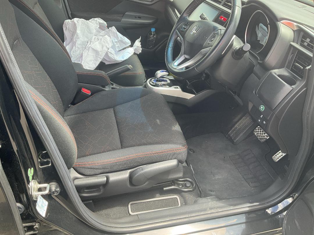 Photo '14' of Honda FIT Hybrid