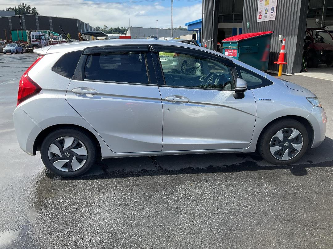 Photo '5' of Honda FIT DAA-GP5 Photo '5' of Honda FIT DAA-GP5