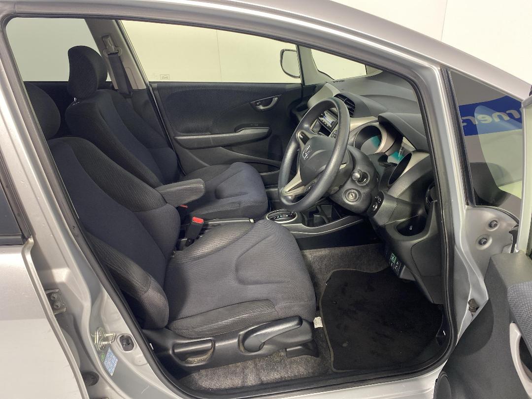 Photo '16' of Honda FIT Photo '16' of Honda FIT