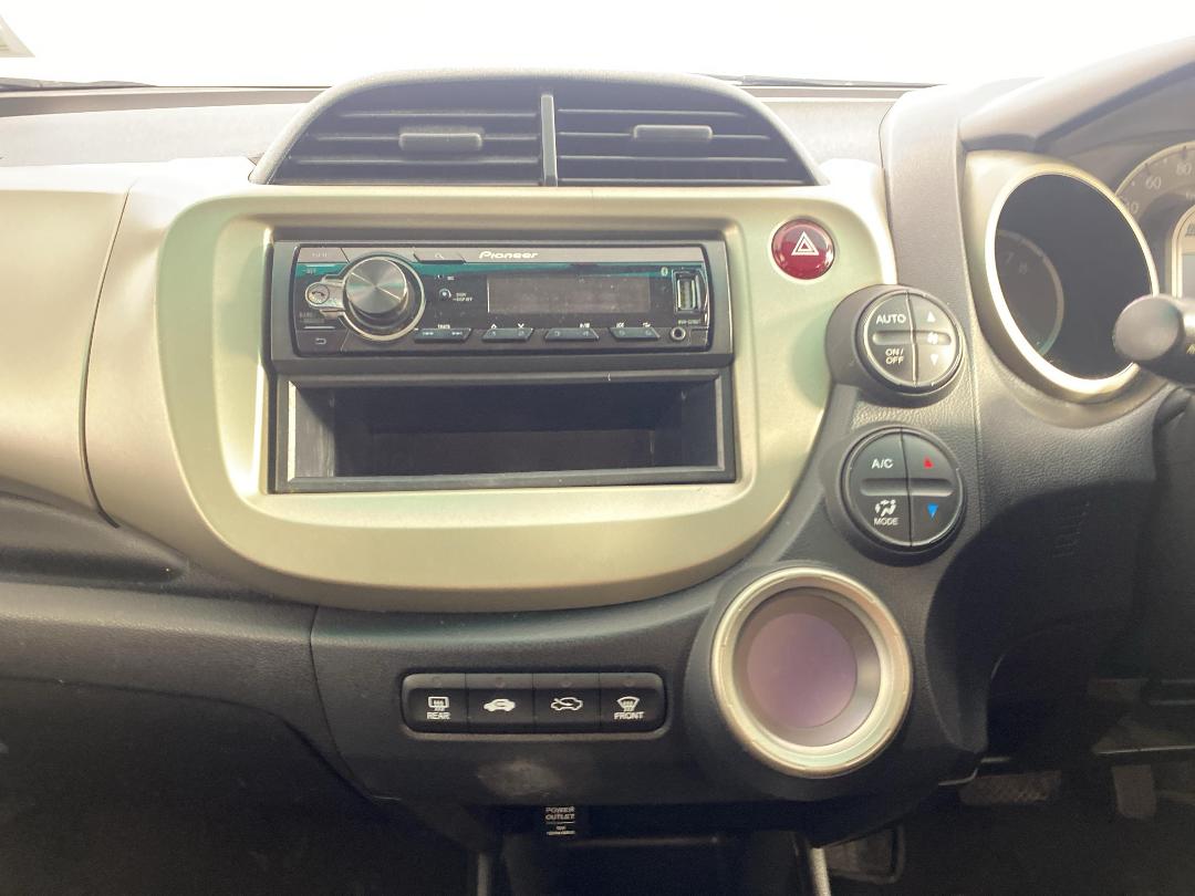 Photo '18' of Honda FIT Photo '18' of Honda FIT