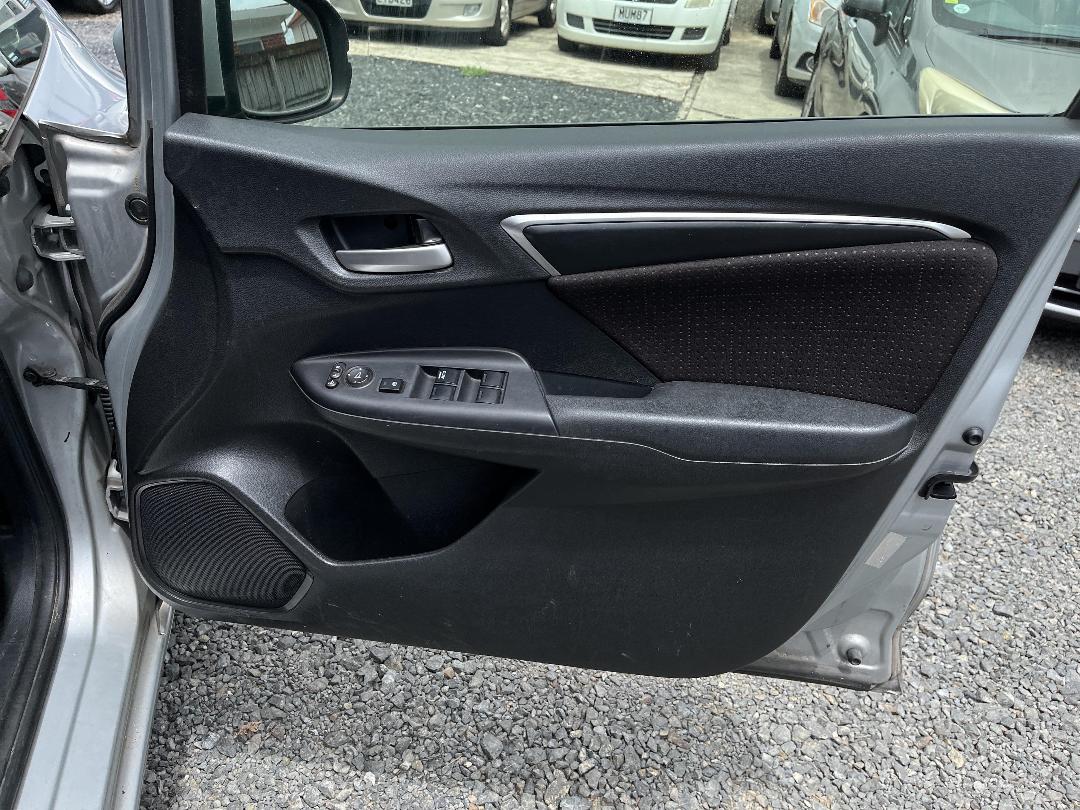 Photo '13' of Honda FIT 1.5L Petrol Hybrid Photo '13' of Honda FIT 1.5L Petrol Hybrid