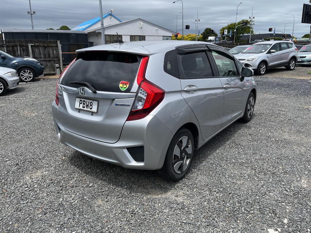 Photo '6' of Honda FIT 1.5L Petrol Hybrid Photo '6' of Honda FIT 1.5L Petrol Hybrid