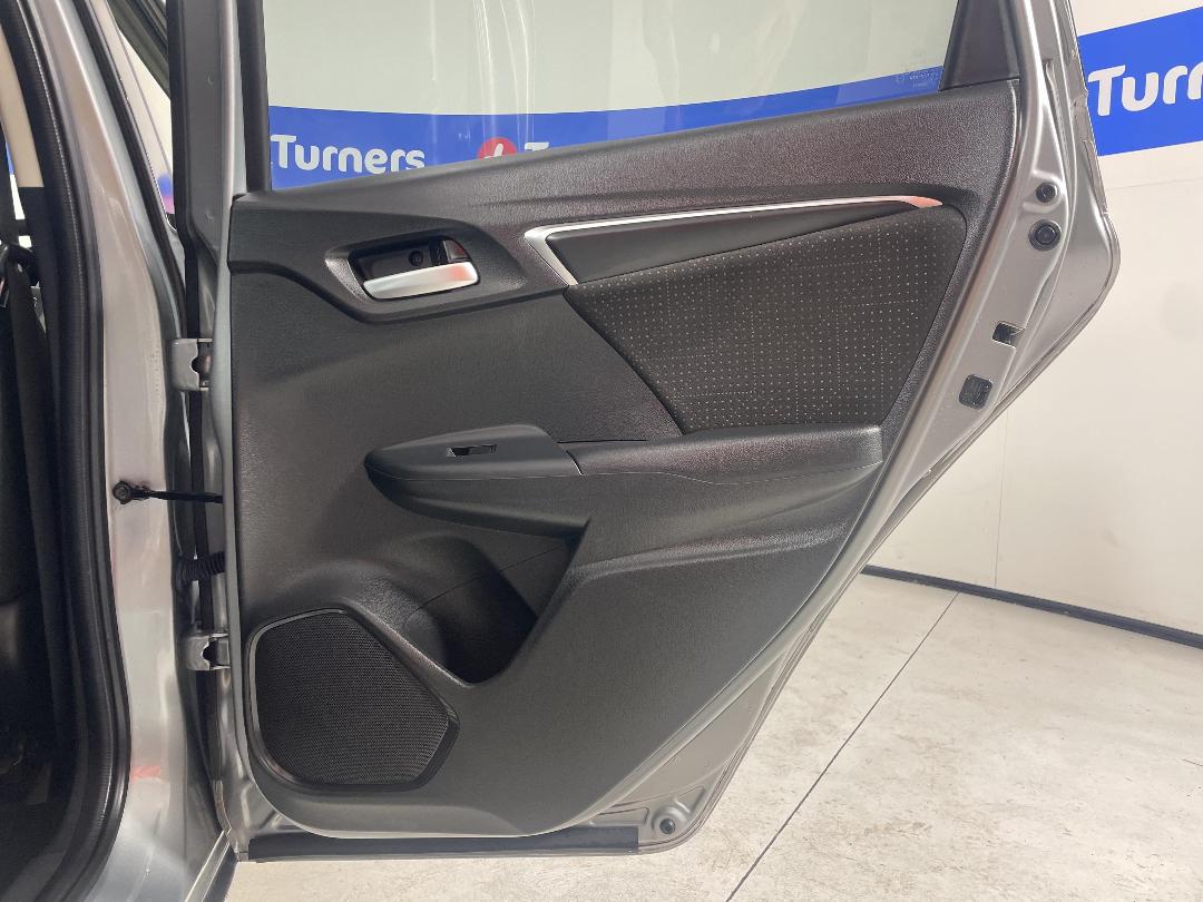 Photo '19' of Honda FIT