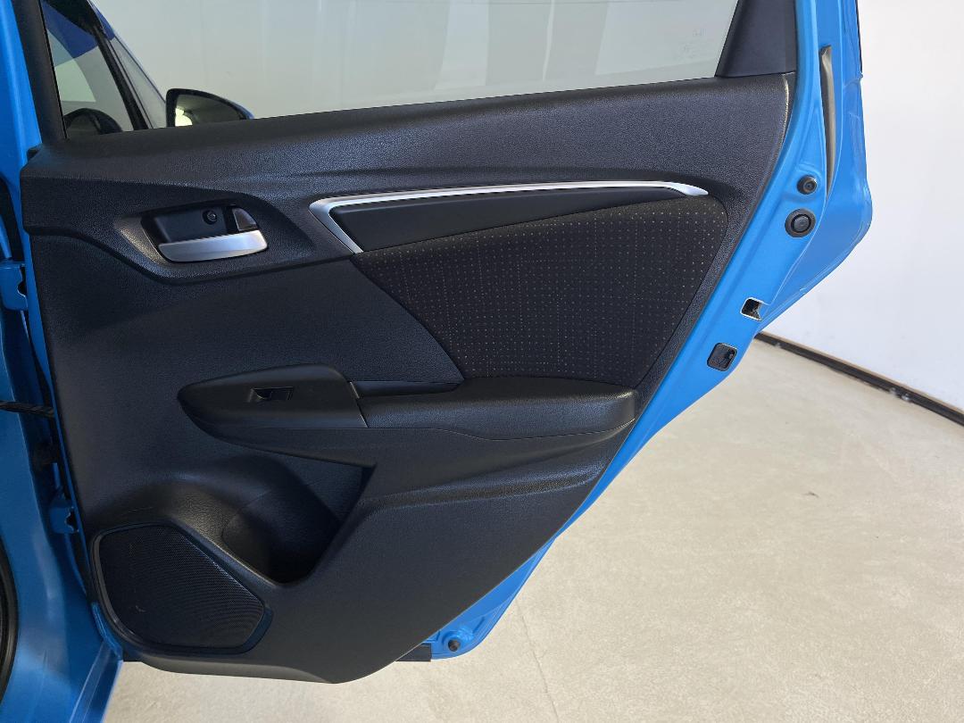 Photo '19' of Honda FIT Photo '19' of Honda FIT