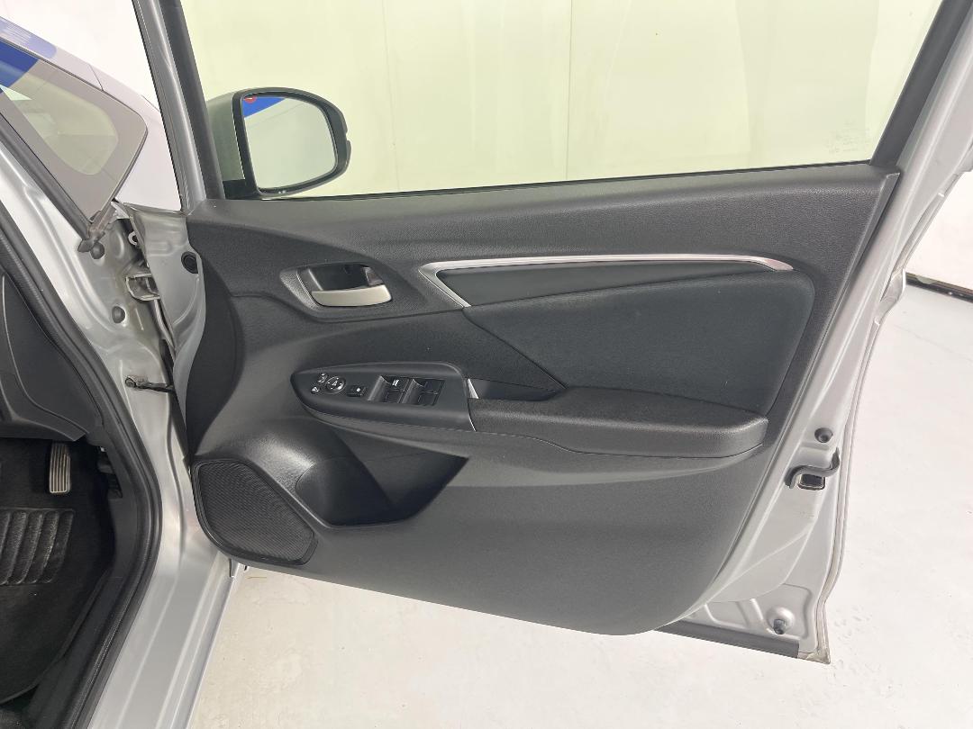 Photo '15' of Honda FIT