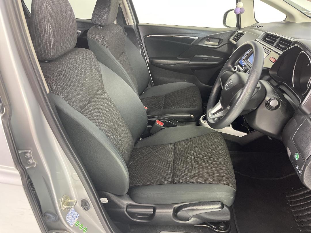 Photo '16' of Honda FIT