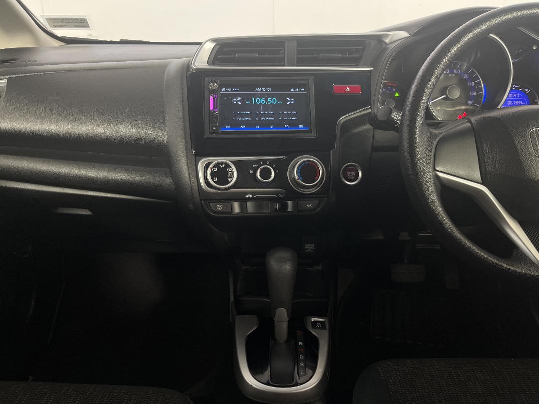 Photo '18' of Honda FIT