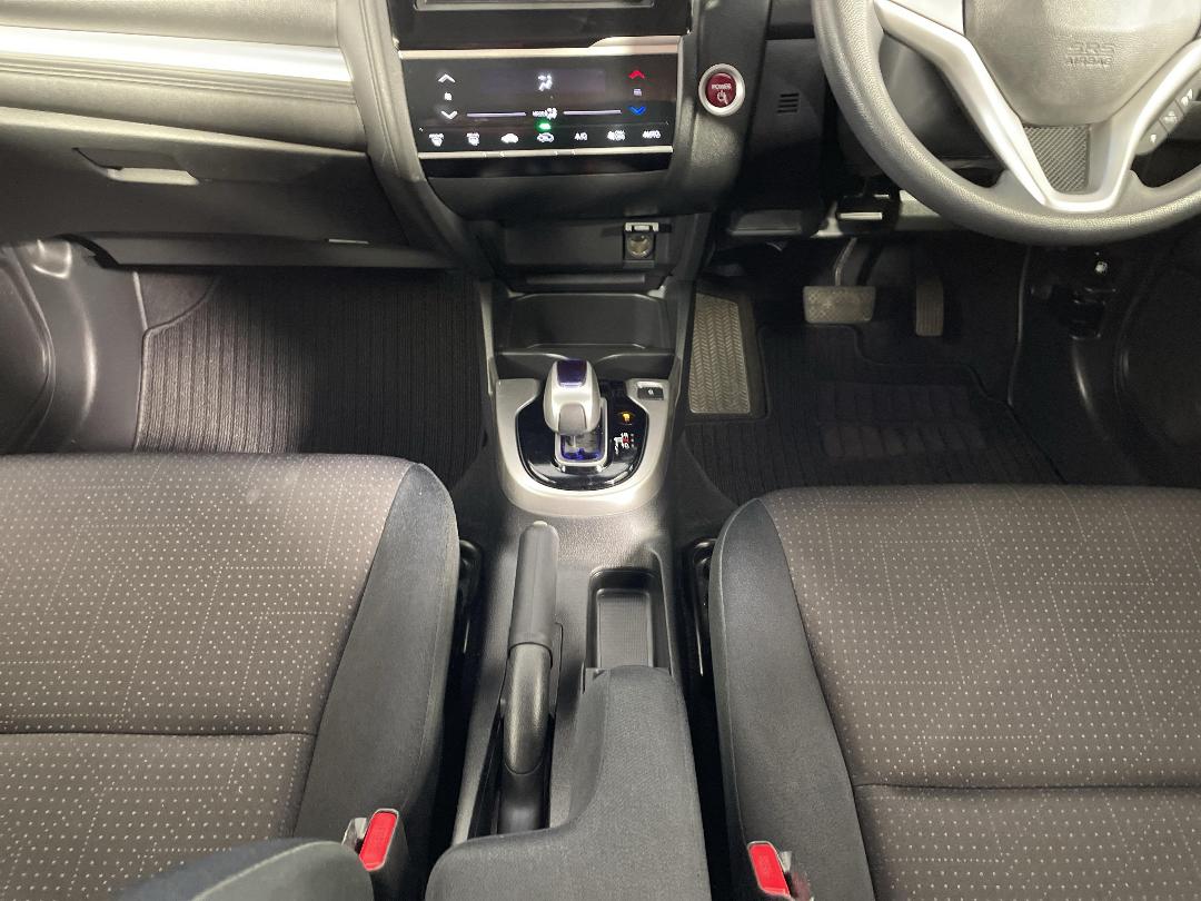 Photo '18' of Honda FIT Photo '18' of Honda FIT