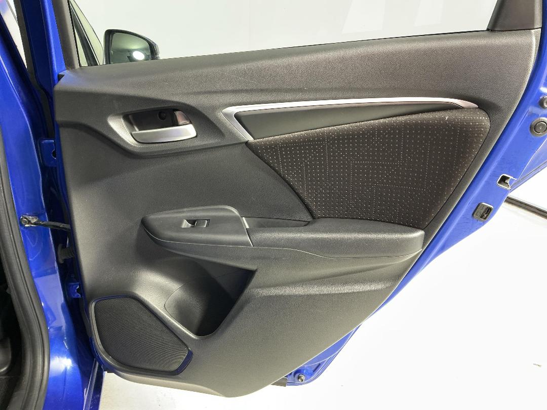 Photo '19' of Honda FIT Photo '19' of Honda FIT