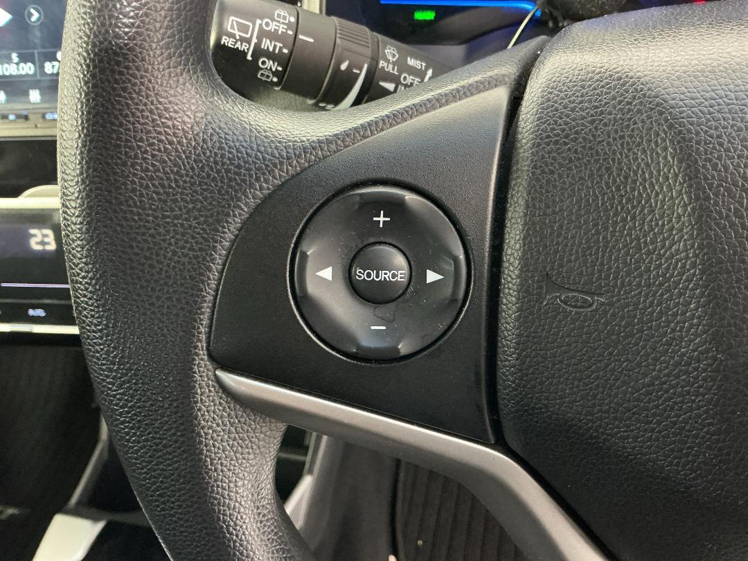 Photo '25' of Honda FIT Photo '25' of Honda FIT