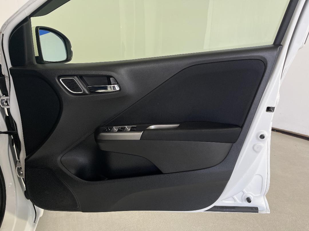 Photo '15' of Honda Grace Photo '15' of Honda Grace