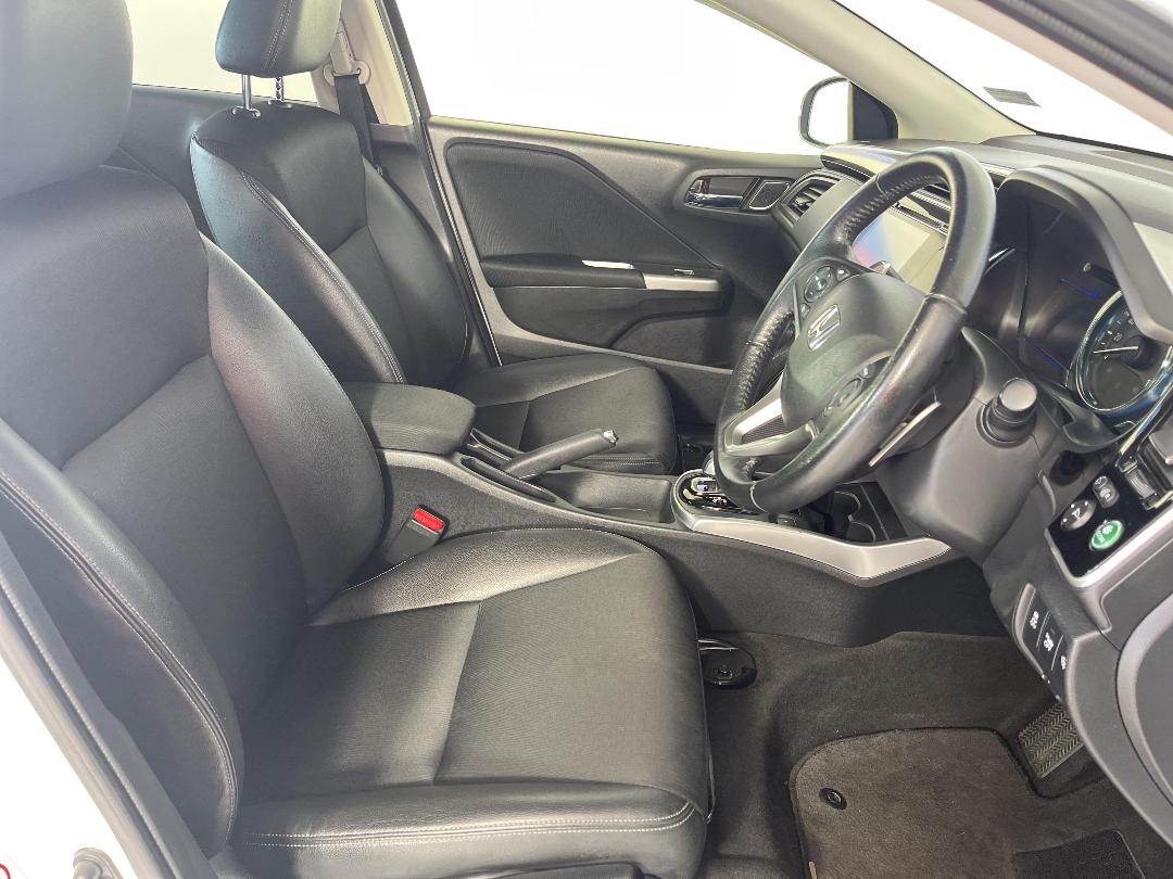 Photo '16' of Honda Grace Photo '16' of Honda Grace