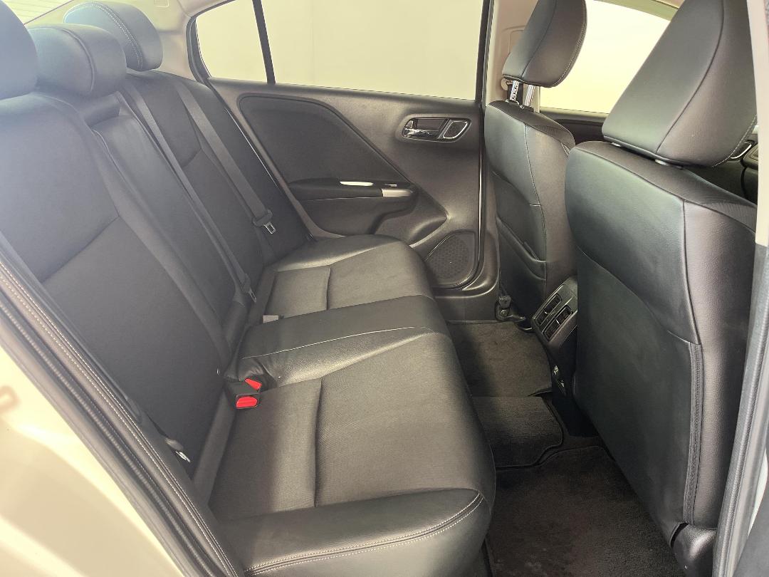 Photo '20' of Honda Grace Photo '20' of Honda Grace