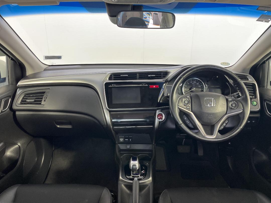 Photo '17' of Honda Grace Photo '17' of Honda Grace