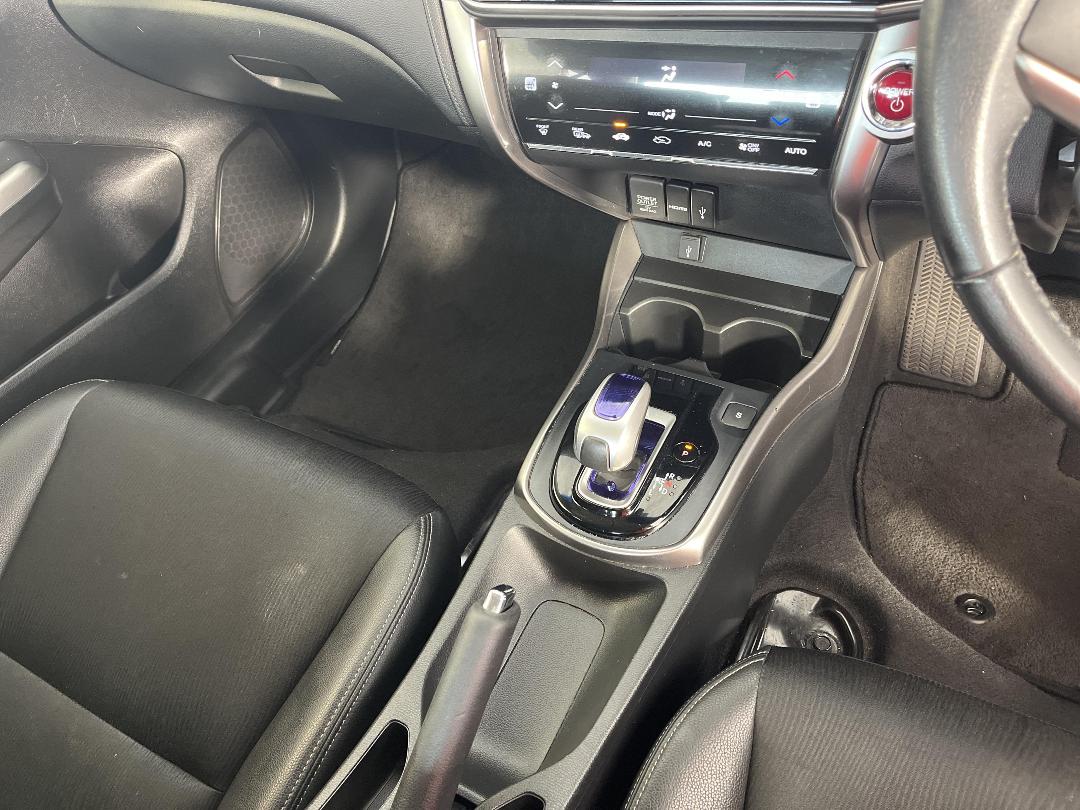 Photo '18' of Honda Grace Photo '18' of Honda Grace