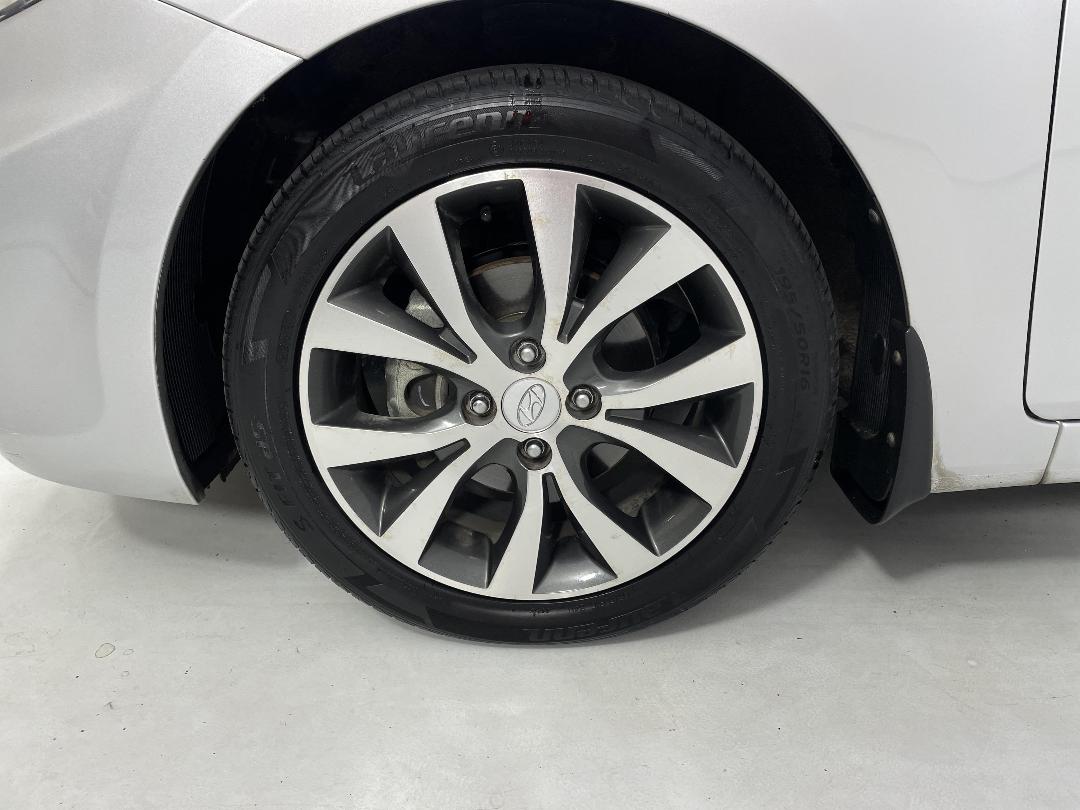 Photo '10' of Hyundai Accent