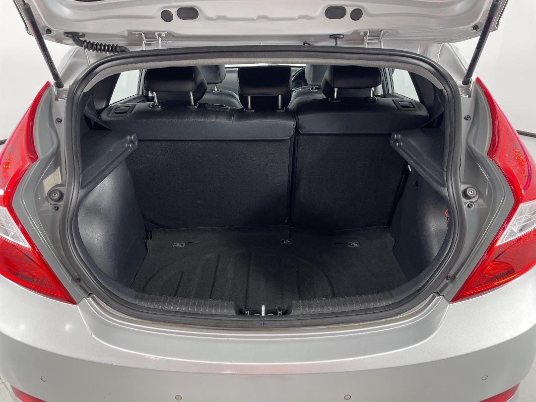 Photo '14' of Hyundai Accent