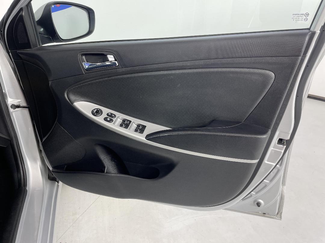 Photo '15' of Hyundai Accent