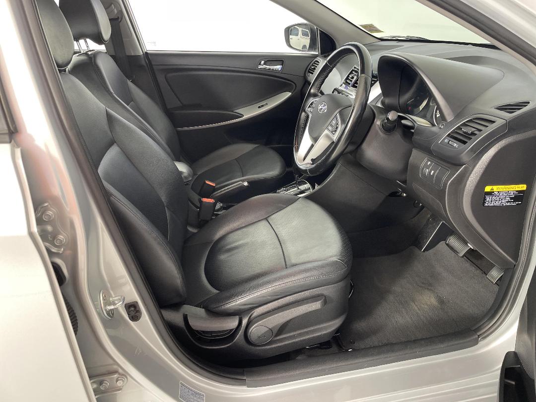 Photo '16' of Hyundai Accent