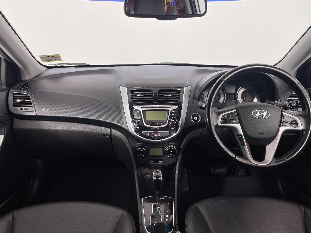 Photo '17' of Hyundai Accent