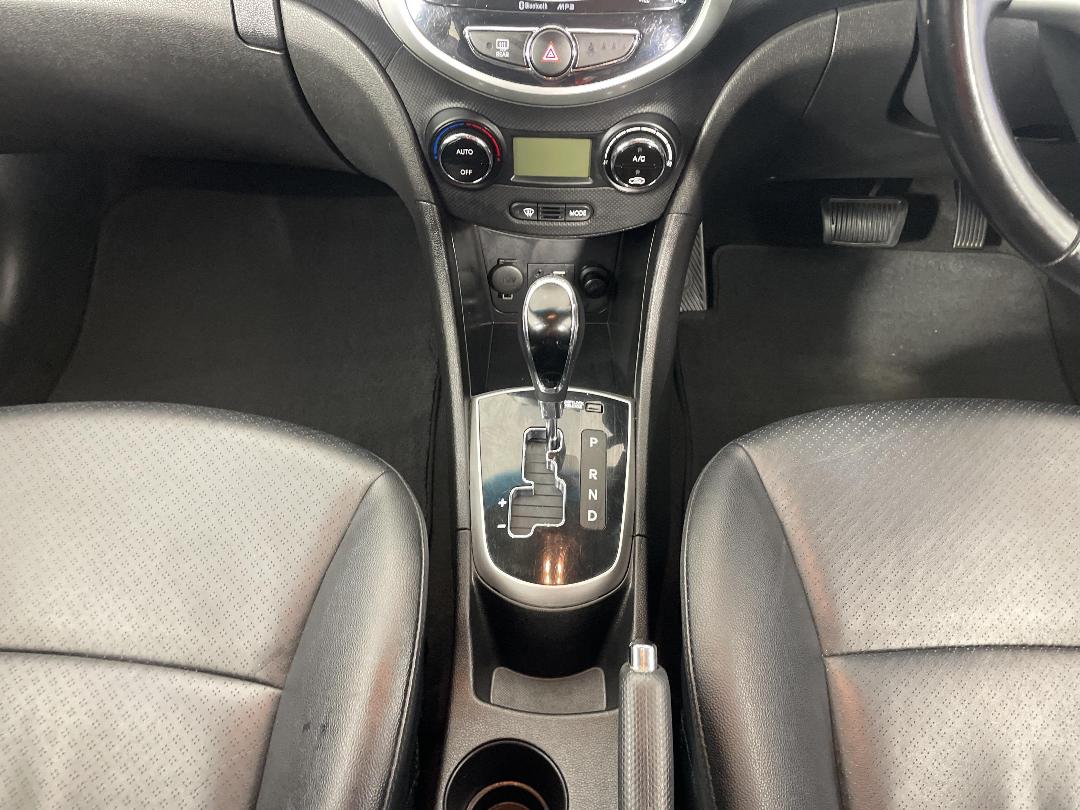 Photo '18' of Hyundai Accent