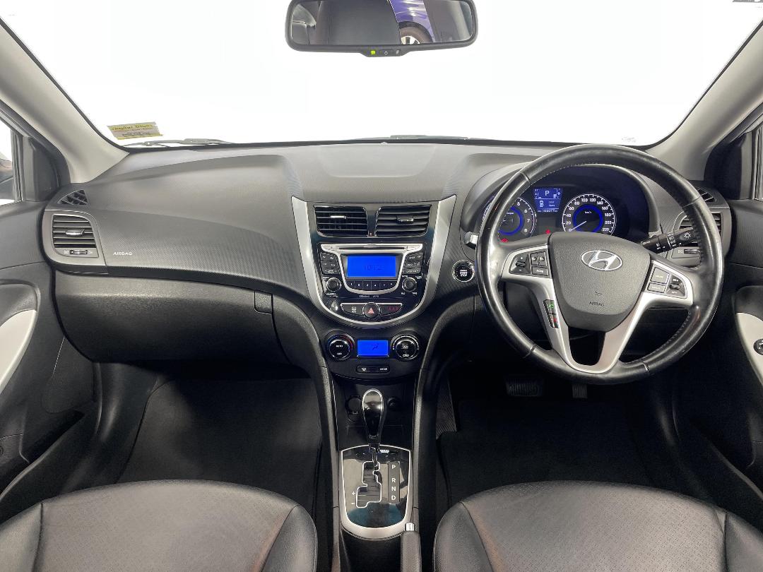 Photo '17' of Hyundai Accent Photo '17' of Hyundai Accent