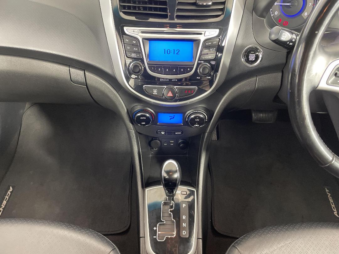 Photo '18' of Hyundai Accent Photo '18' of Hyundai Accent