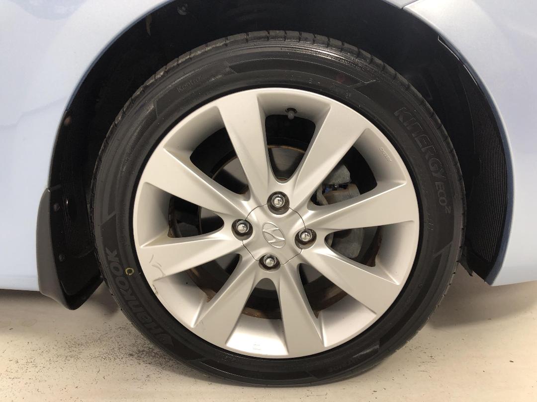 Photo '9' of Hyundai Accent Photo '9' of Hyundai Accent