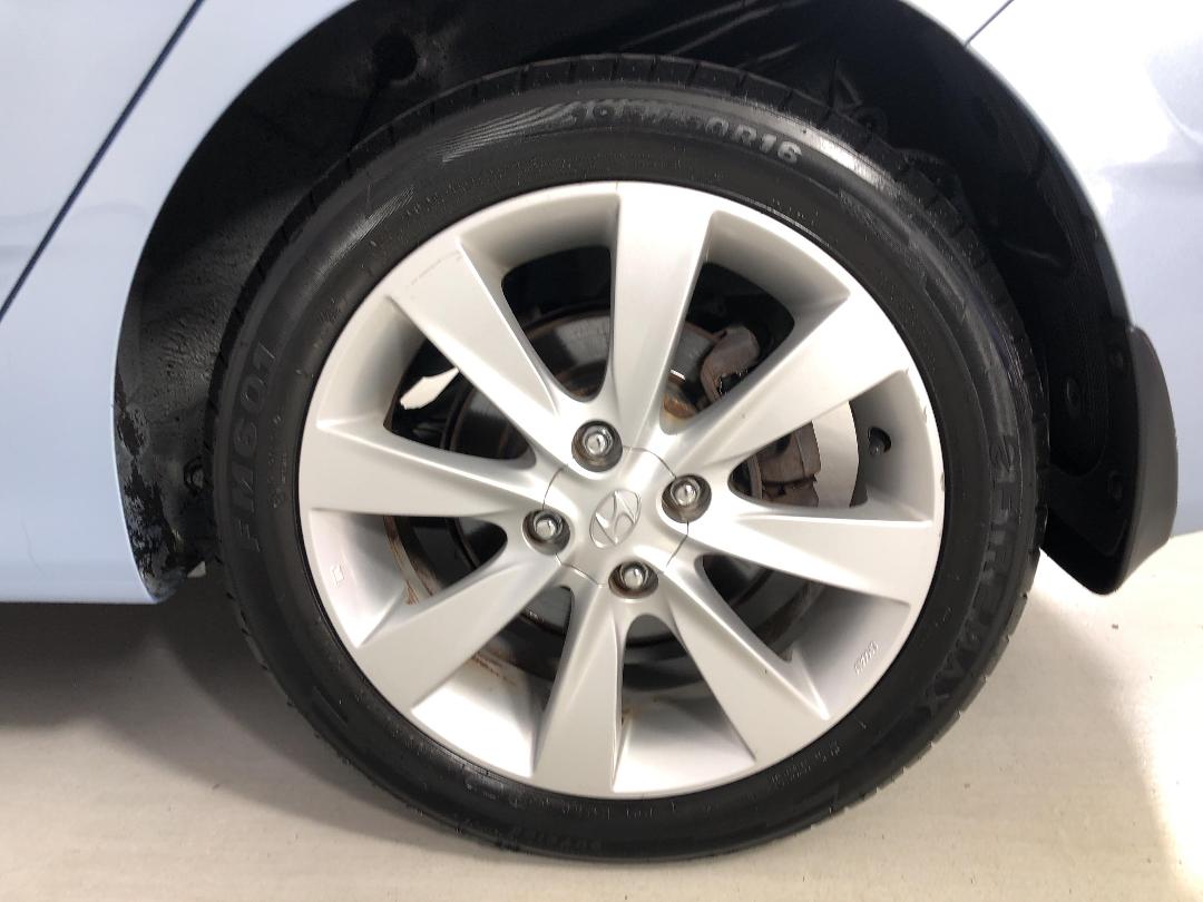 Photo '11' of Hyundai Accent Photo '11' of Hyundai Accent