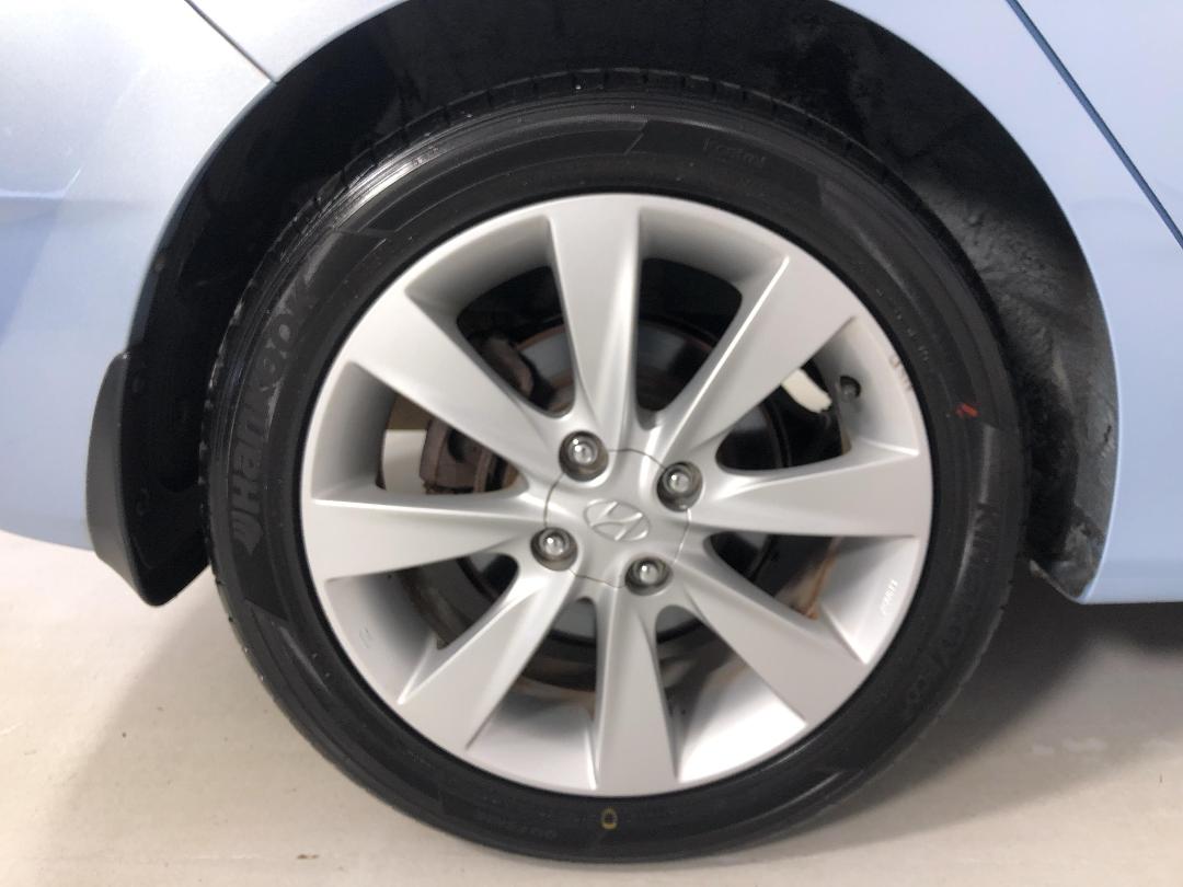 Photo '12' of Hyundai Accent Photo '12' of Hyundai Accent