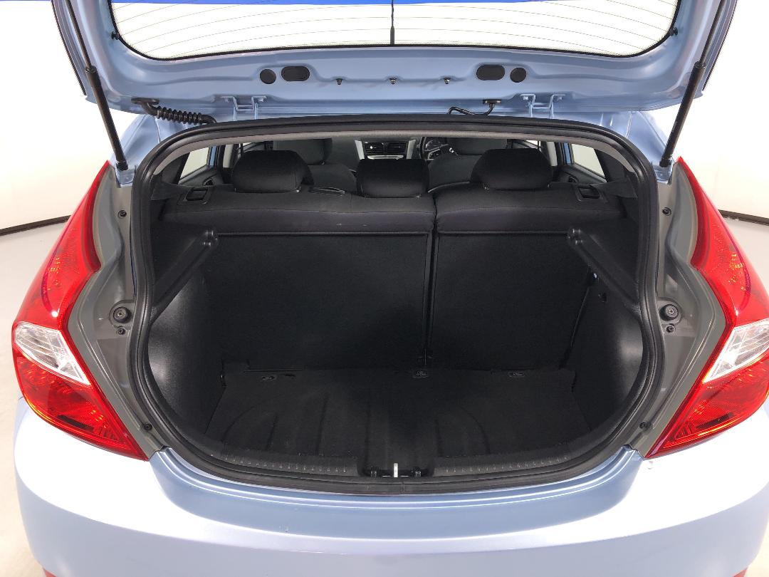 Photo '14' of Hyundai Accent Photo '14' of Hyundai Accent