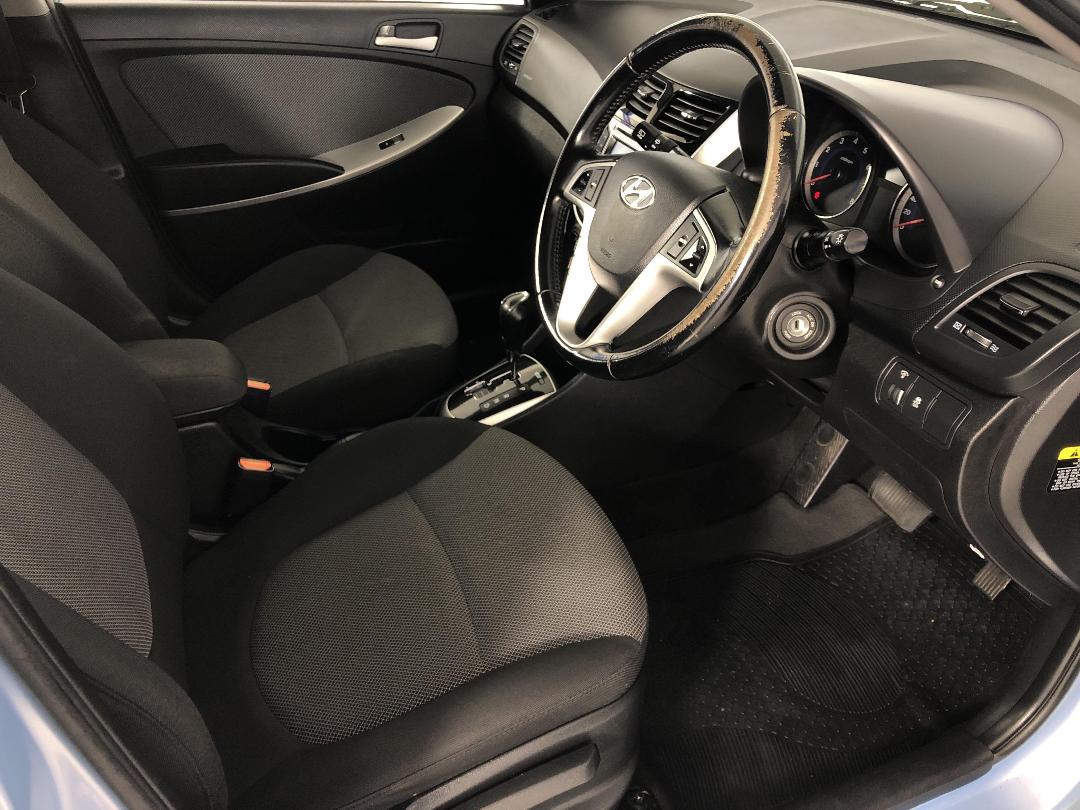 Photo '16' of Hyundai Accent Photo '16' of Hyundai Accent