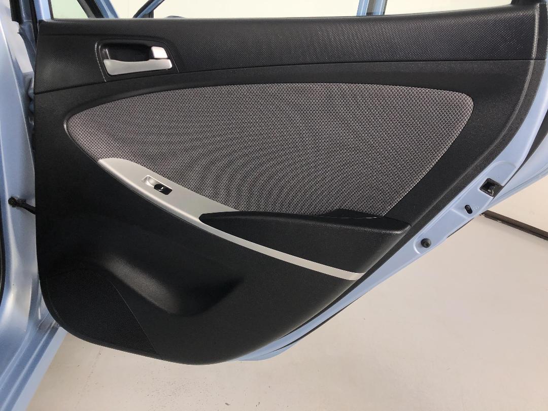 Photo '19' of Hyundai Accent Photo '19' of Hyundai Accent