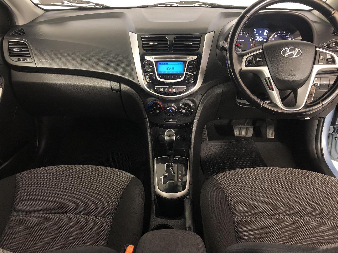 Photo '17' of Hyundai Accent Photo '17' of Hyundai Accent