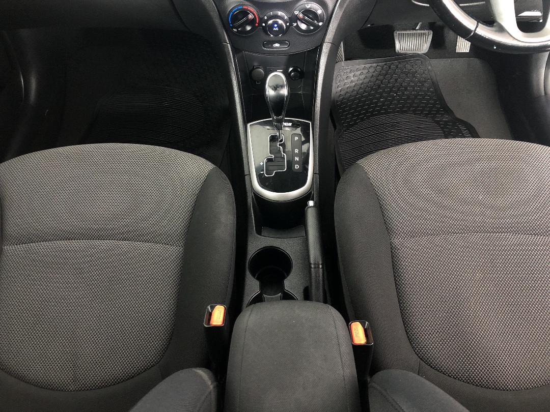 Photo '18' of Hyundai Accent Photo '18' of Hyundai Accent