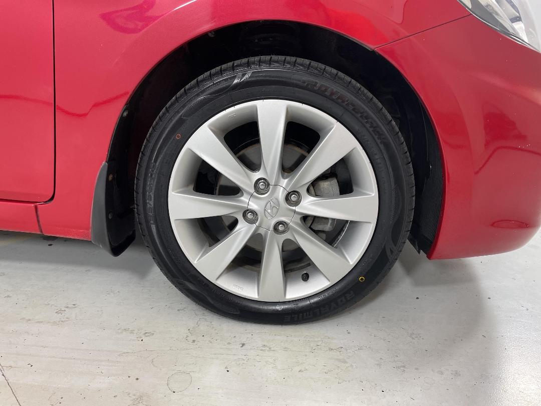 Photo '9' of Hyundai Accent Photo '9' of Hyundai Accent