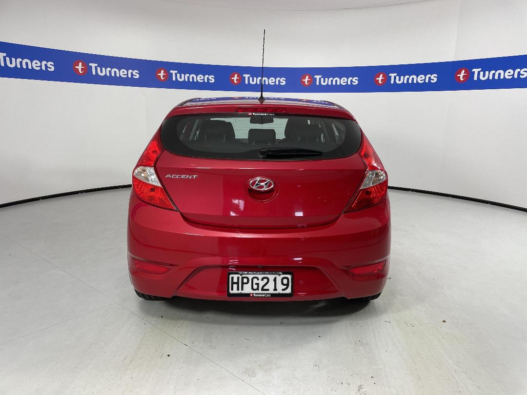 Photo '6' of Hyundai Accent Photo '6' of Hyundai Accent