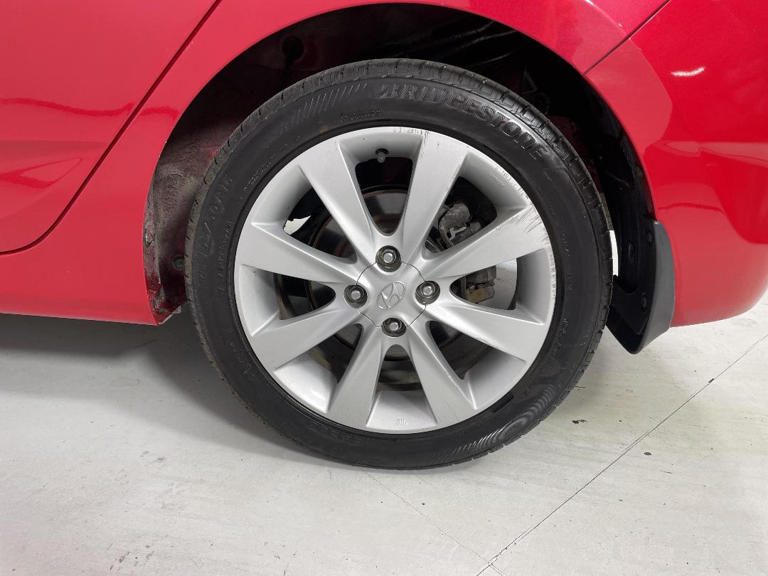 Photo '11' of Hyundai Accent Photo '11' of Hyundai Accent