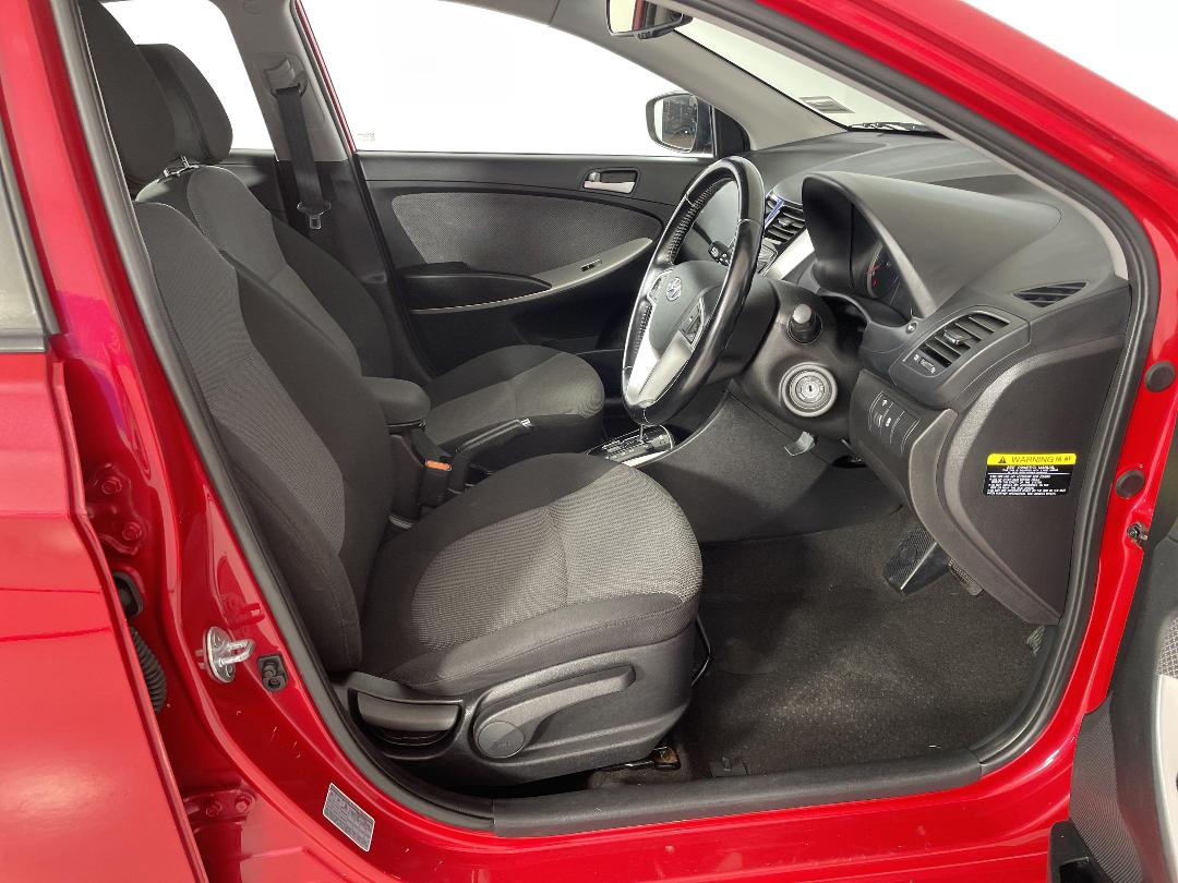 Photo '16' of Hyundai Accent Photo '16' of Hyundai Accent