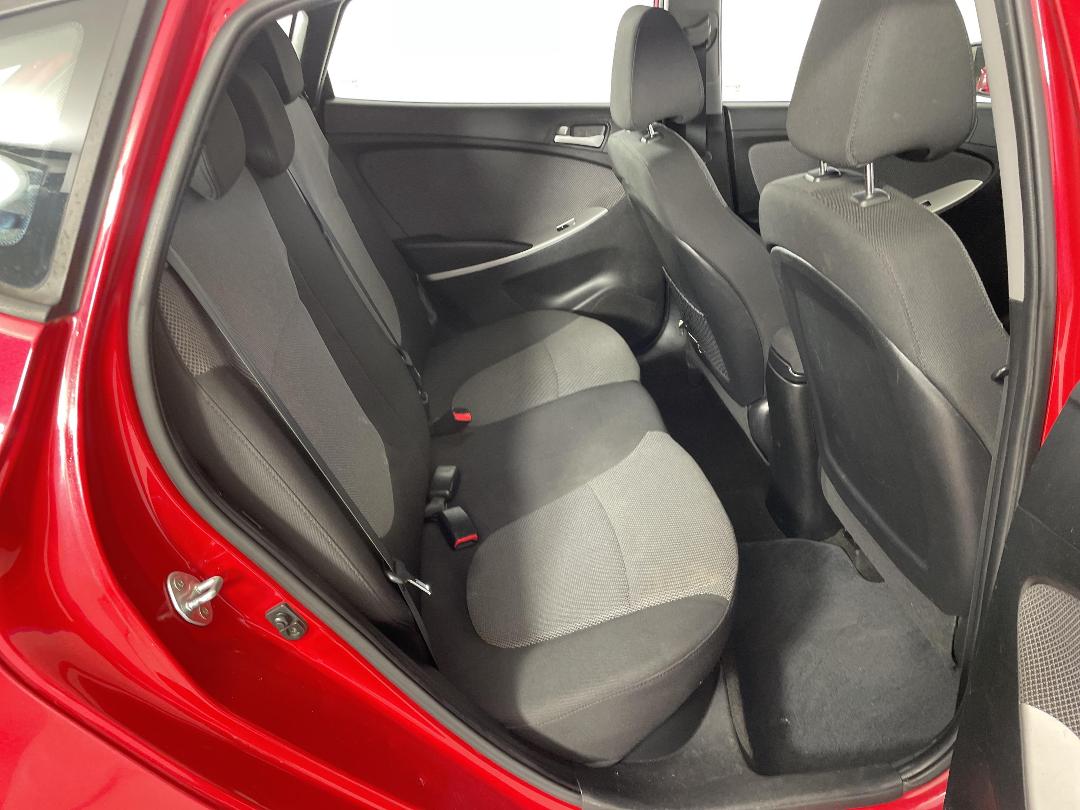 Photo '20' of Hyundai Accent Photo '20' of Hyundai Accent