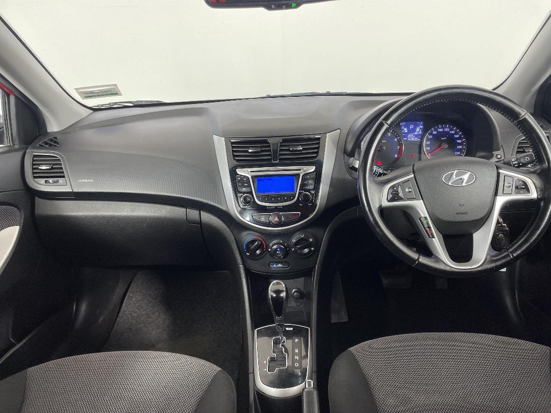 Photo '17' of Hyundai Accent Photo '17' of Hyundai Accent