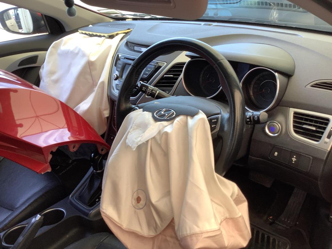 Photo '15' of Hyundai Elantra Photo '15' of Hyundai Elantra