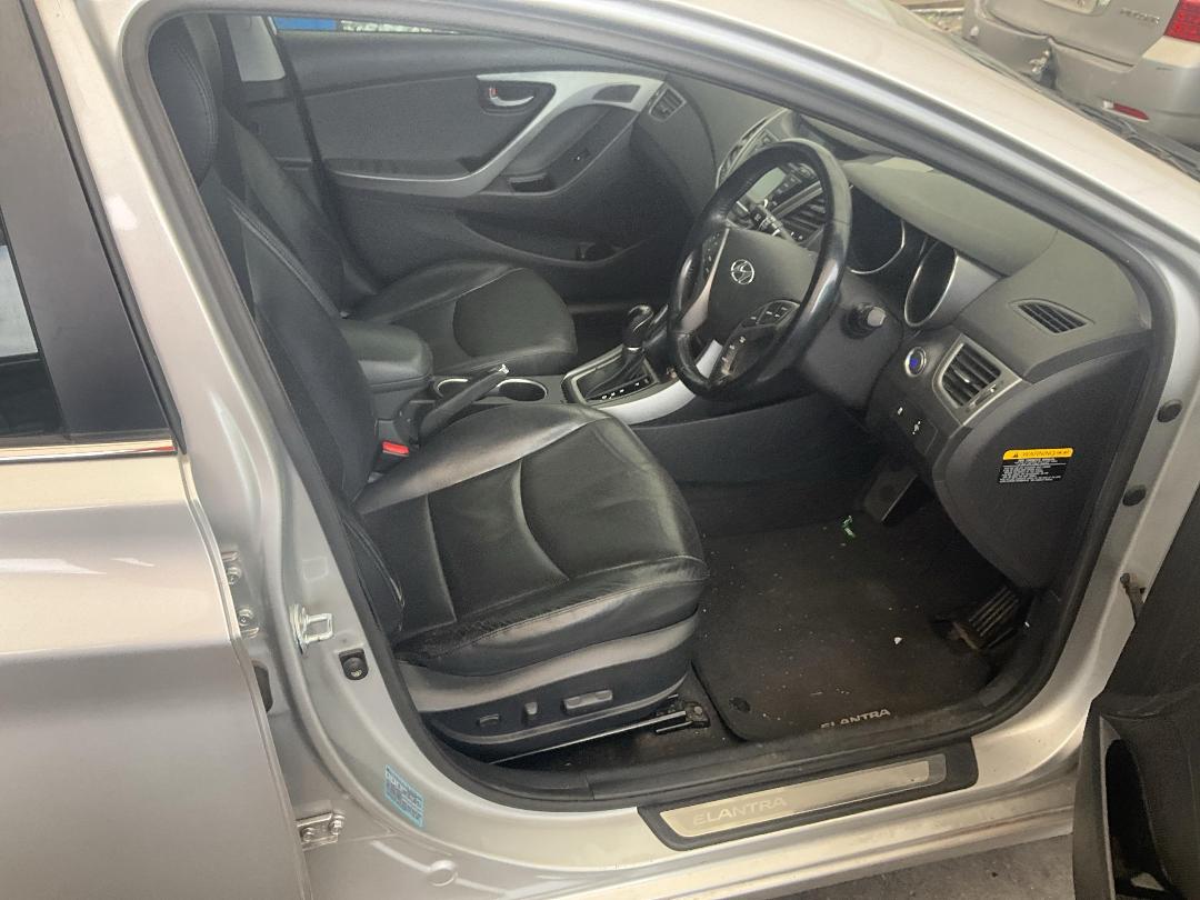 Photo '18' of Hyundai Elantra Photo '18' of Hyundai Elantra